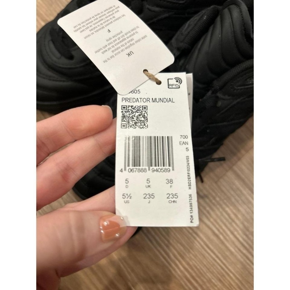 Adidas NEW Mundial Black Sneakers 5.5 - Picture 2 of 8